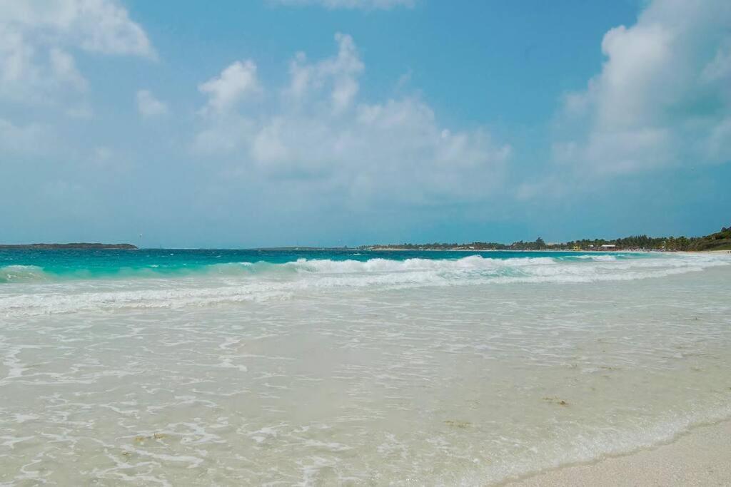 Newly Renovated 1 Bedroom Condo With Amazing Seaview! Beachfront Pool!
