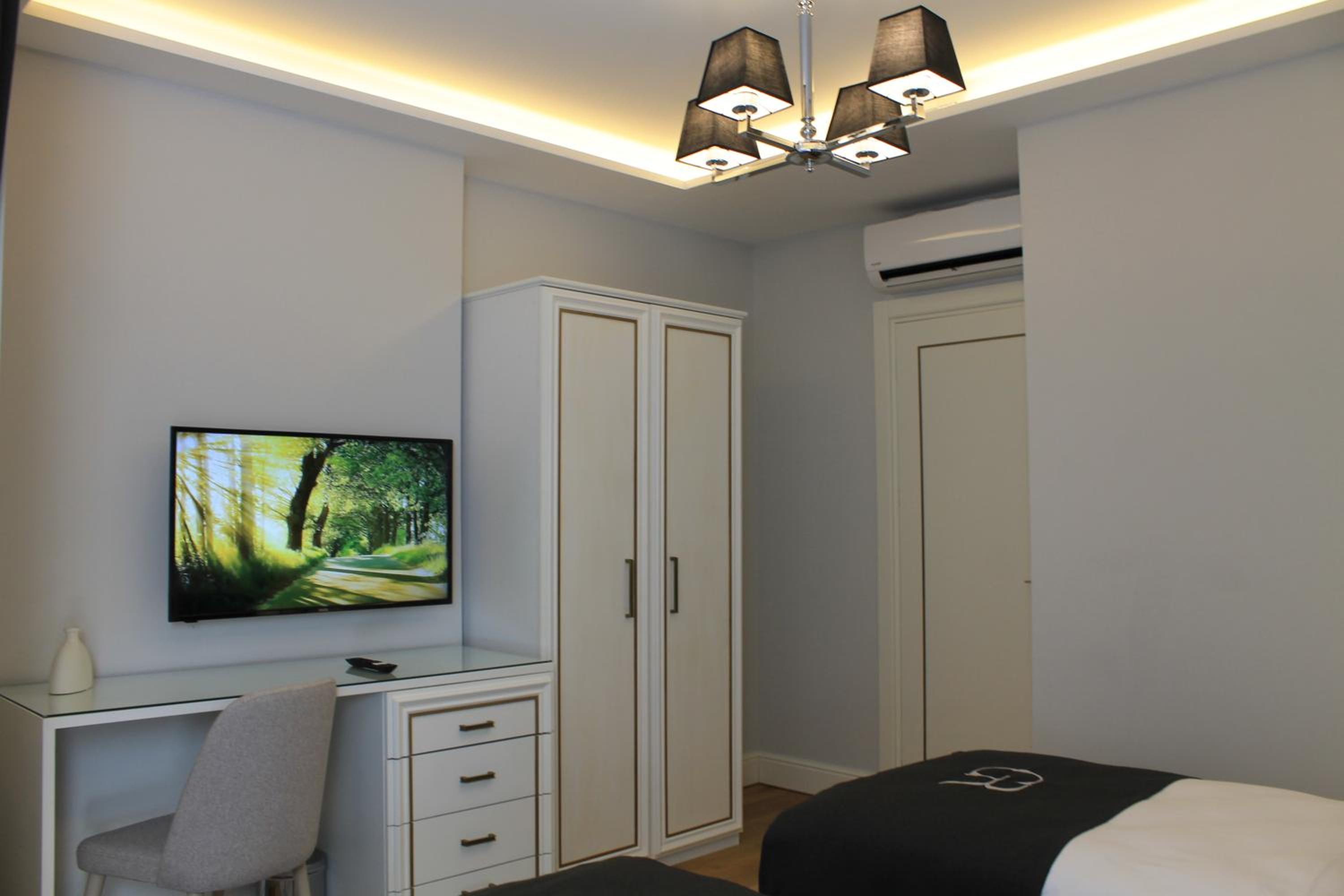 Garlon Residence - Image 201