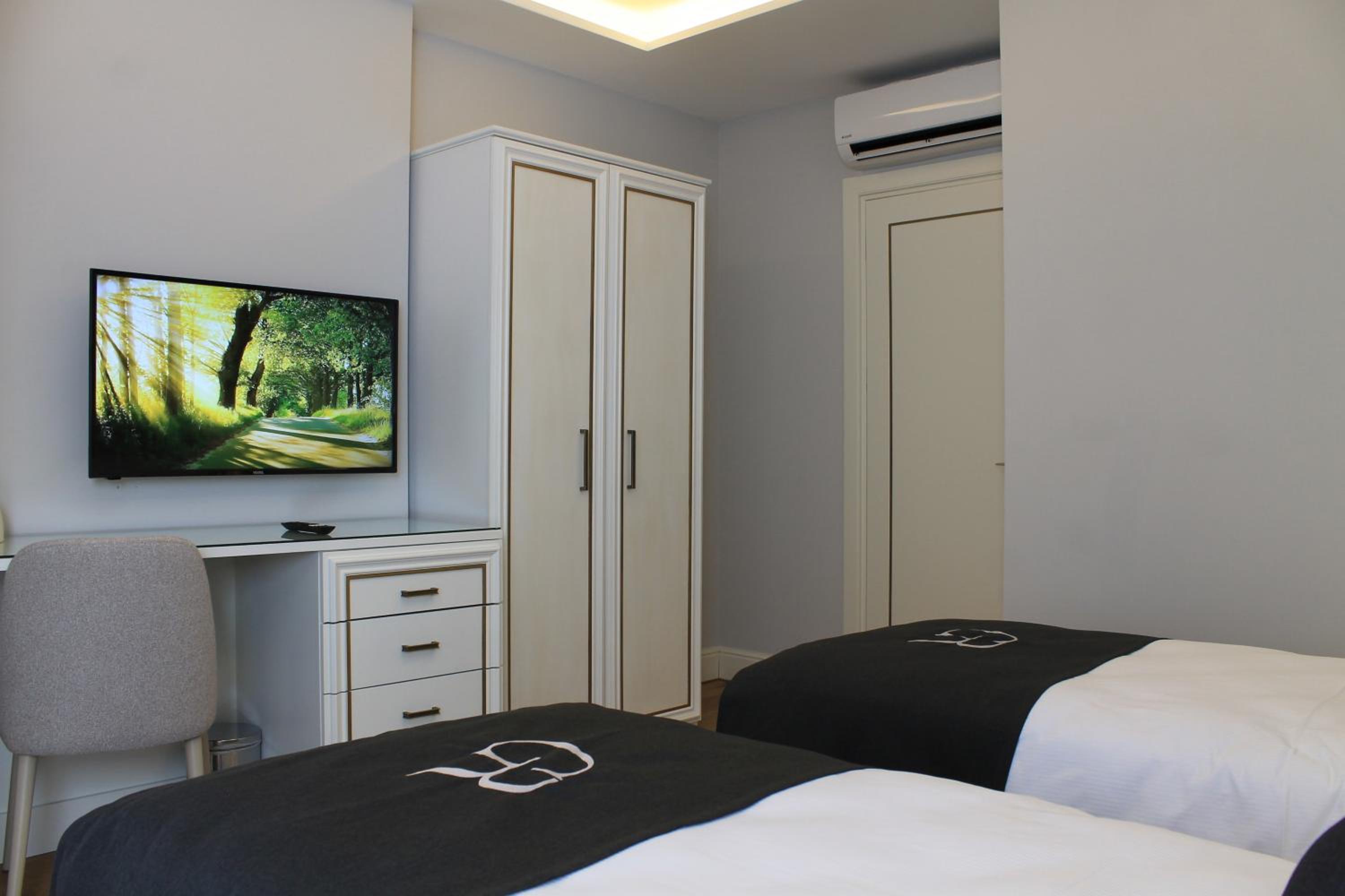 Garlon Residence - Image 203