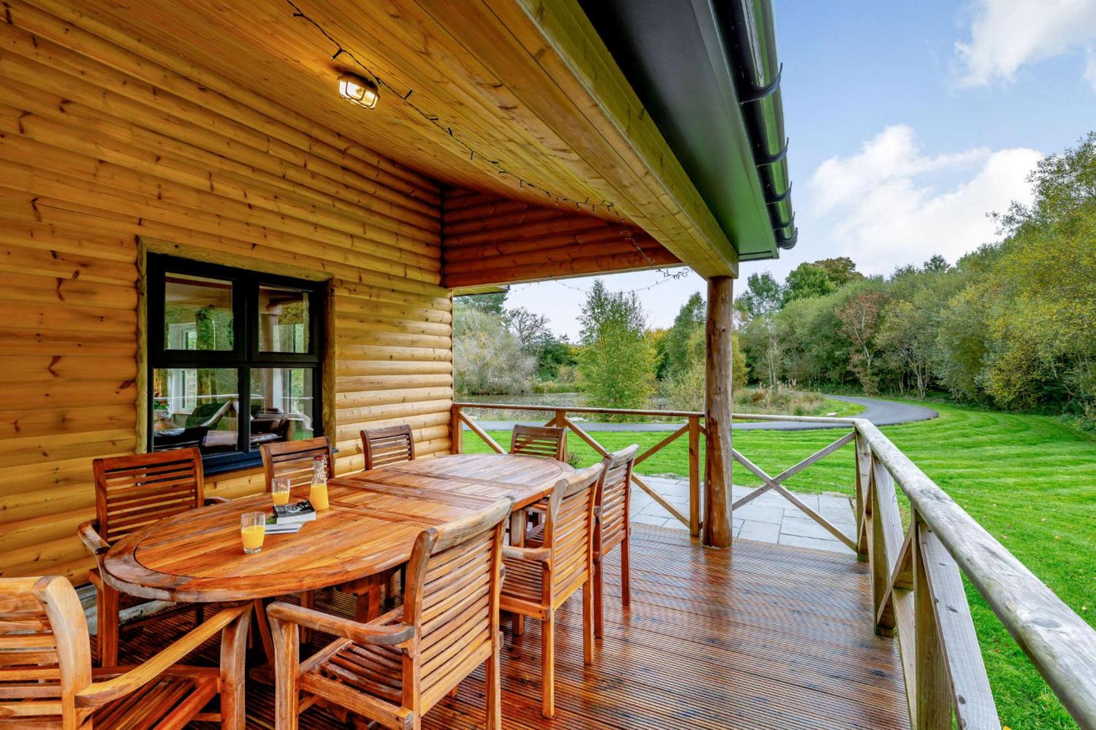Rhosllyn Retreats - Lakeside Lodge view 5