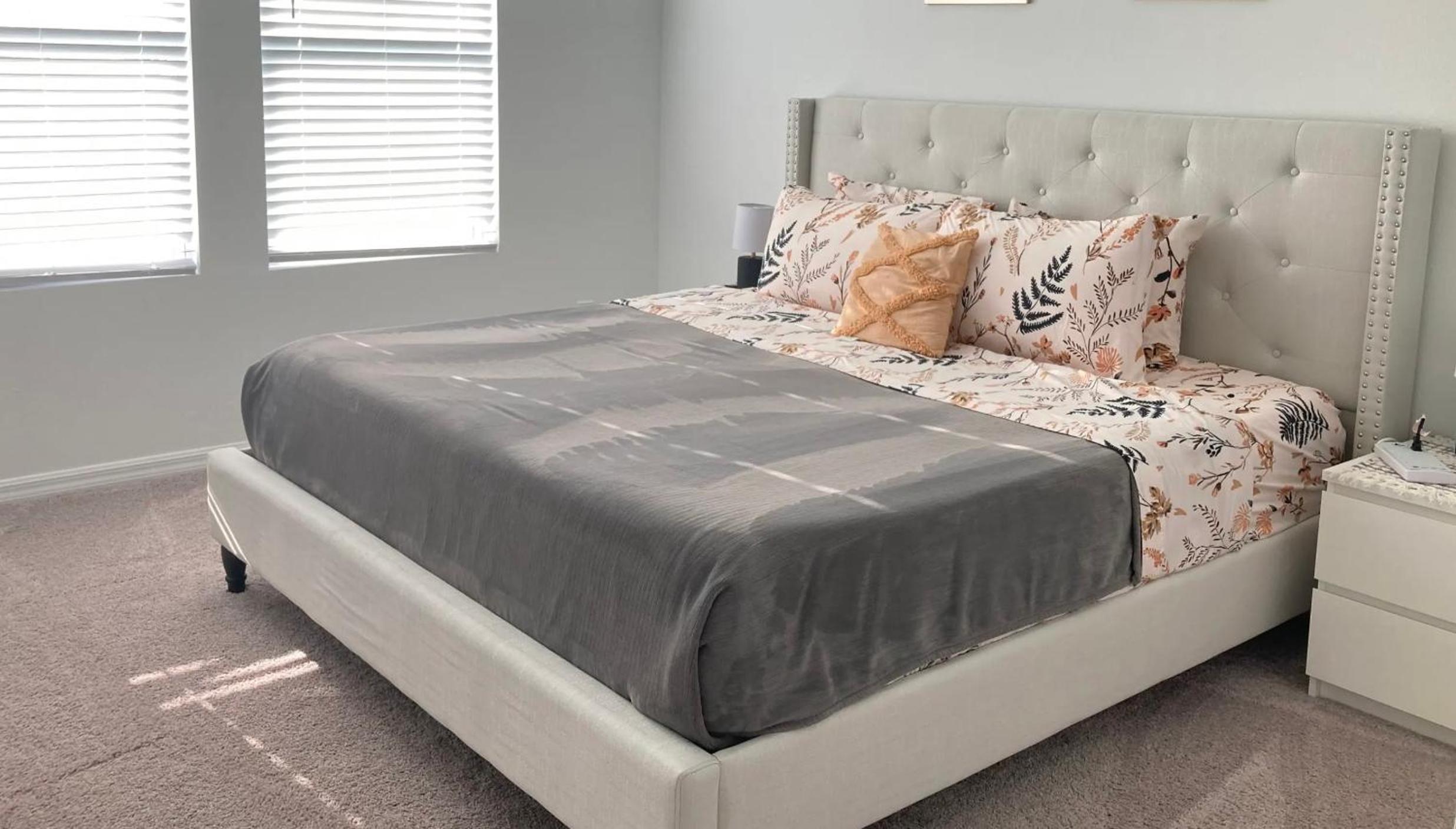 Brand new houes20min from disney private room W Tv at Championgate view 2