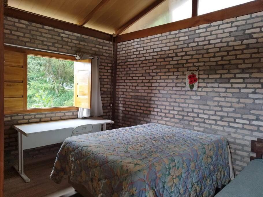 Sitio com jaccuzi, fogão a lenha