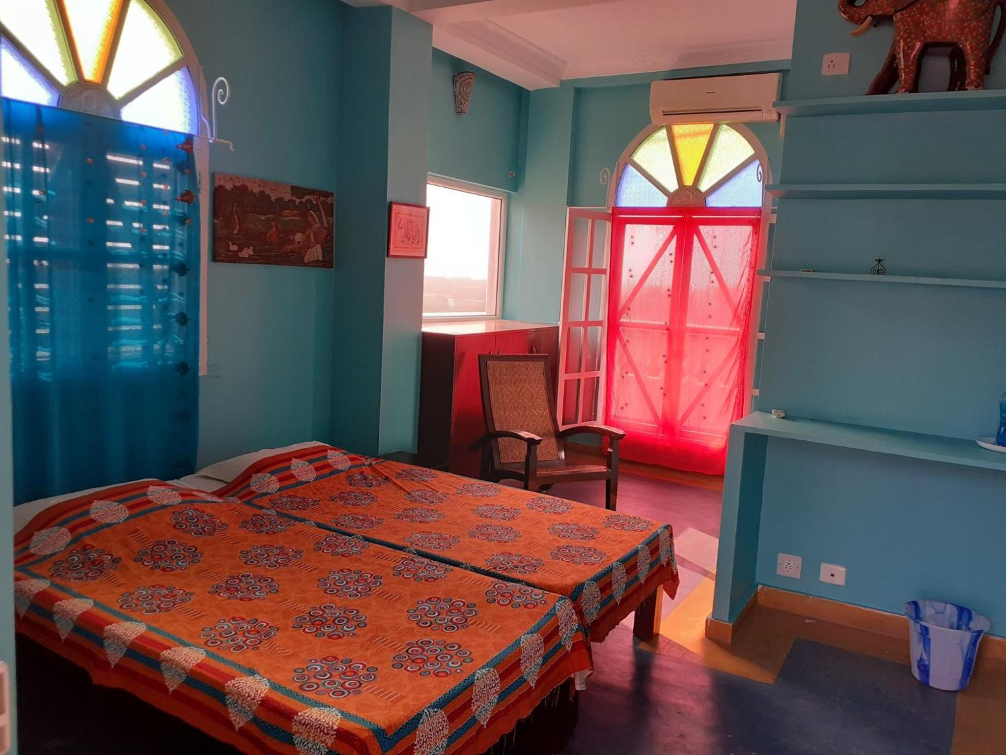 Holi-Wood Guesthouse