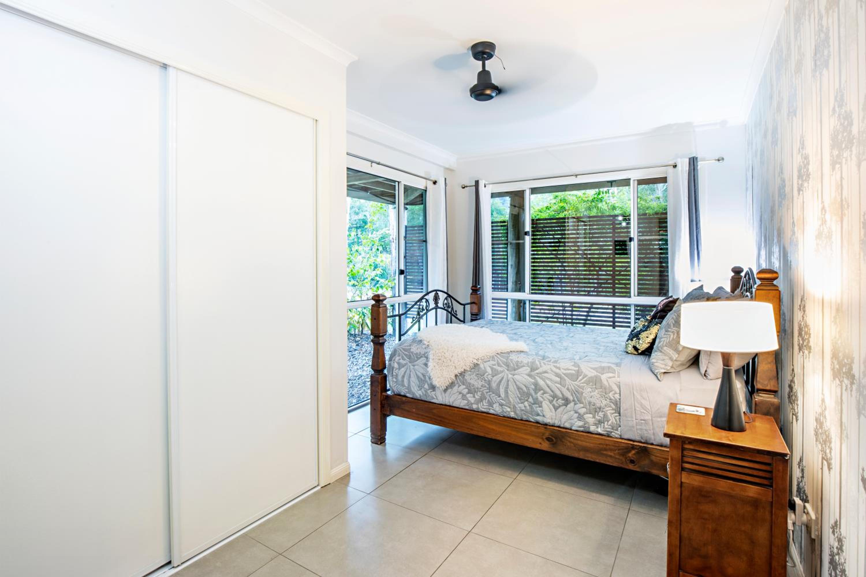 Airlie Beach Eco Cabins - Adults Only