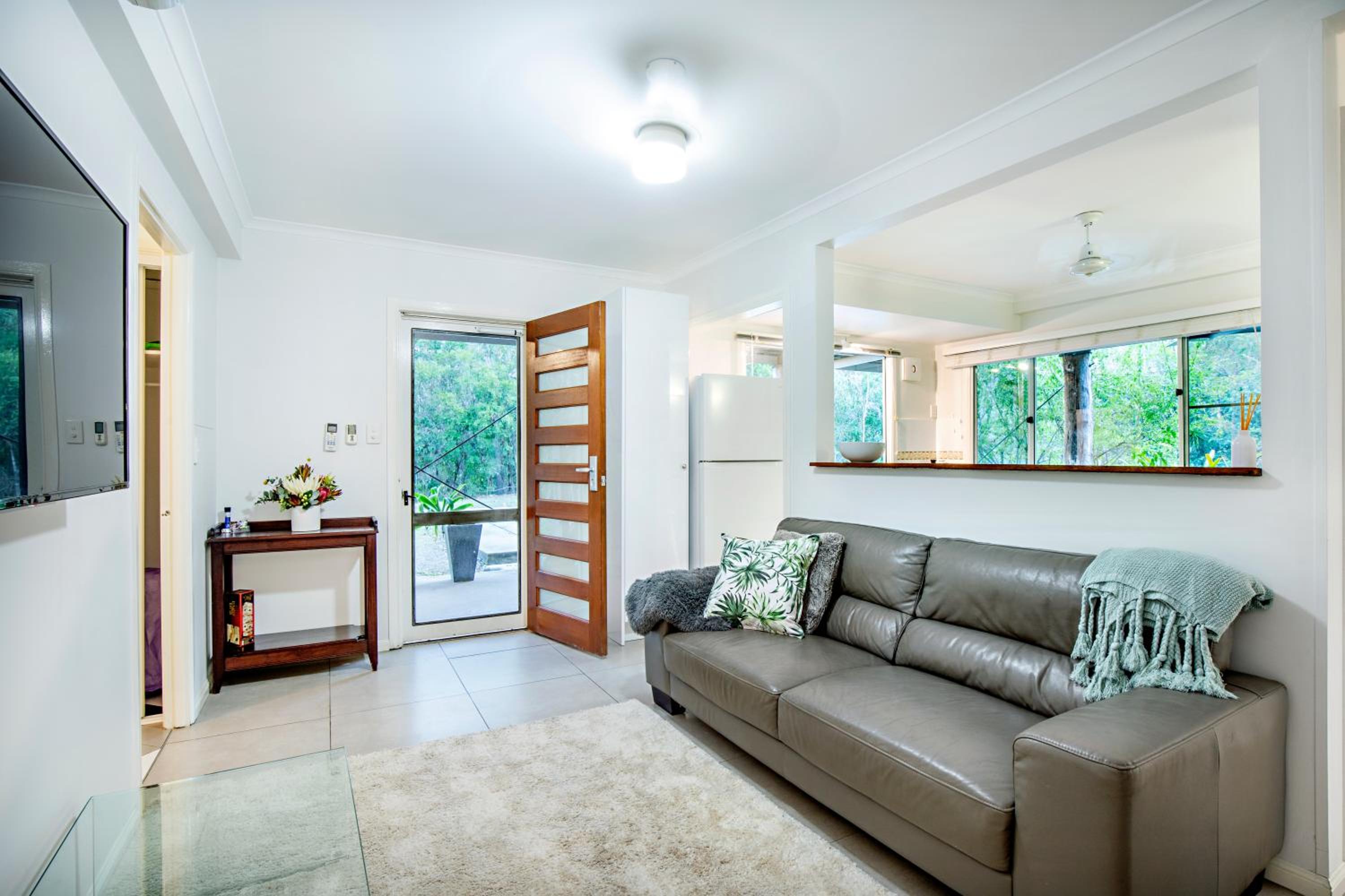 Airlie Beach Eco Cabins - Adults Only