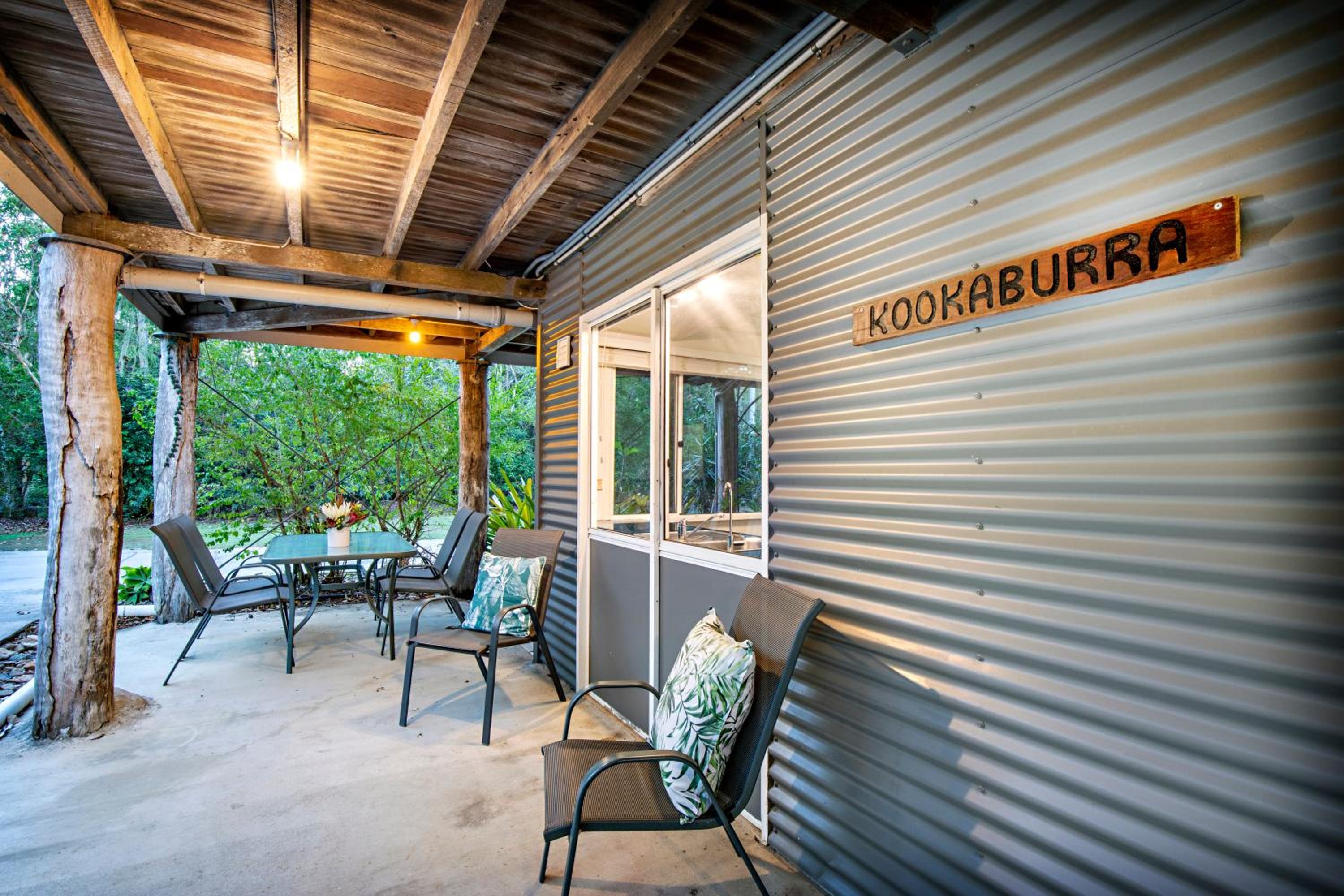 Airlie Beach Eco Cabins - Adults Only