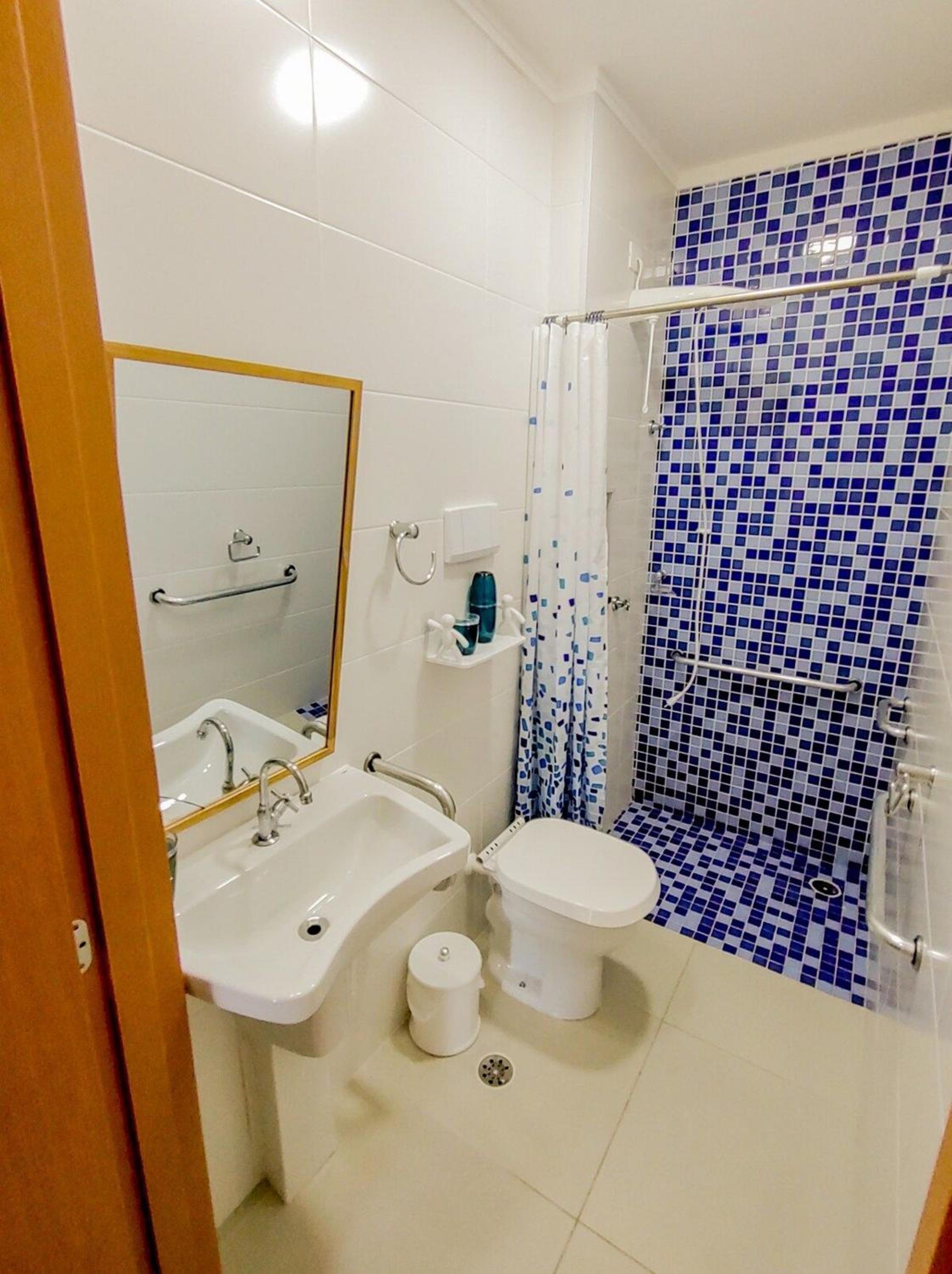 Apartamentos 300m Praia das Toninhas - vista para a serra do mar