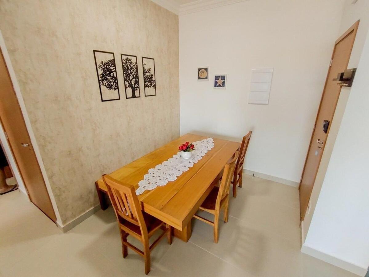 Apartamentos 300m Praia das Toninhas - vista para a serra do mar