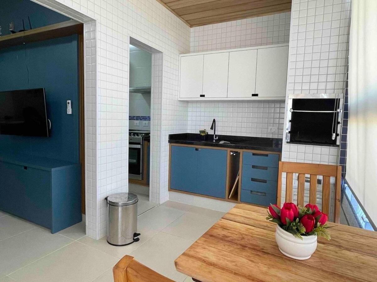 Apartamentos 300m Praia das Toninhas - vista para a serra do mar