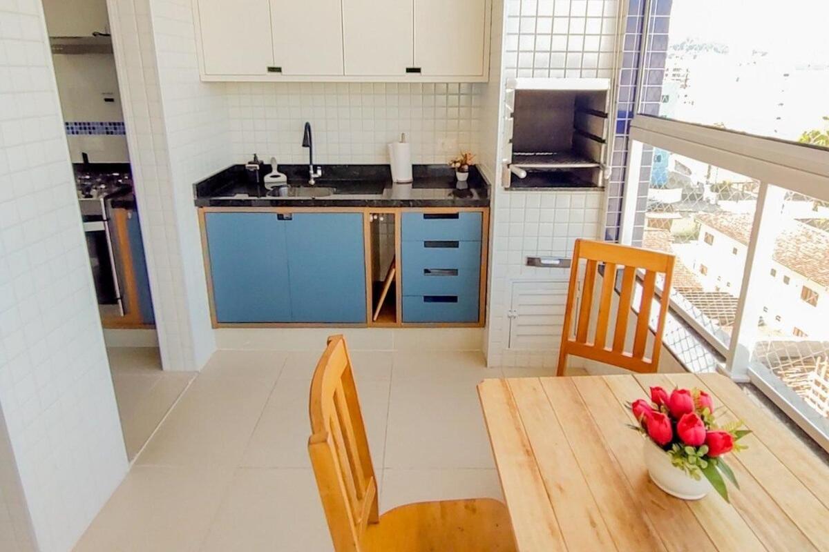 Apartamentos 300m Praia das Toninhas - vista para a serra do mar