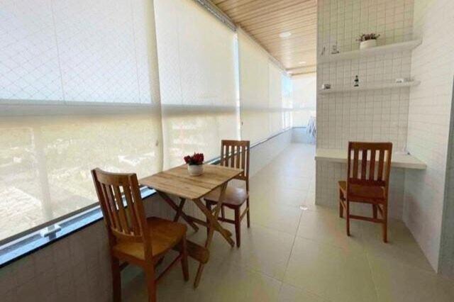Apartamentos 300m Praia das Toninhas - vista para a serra do mar