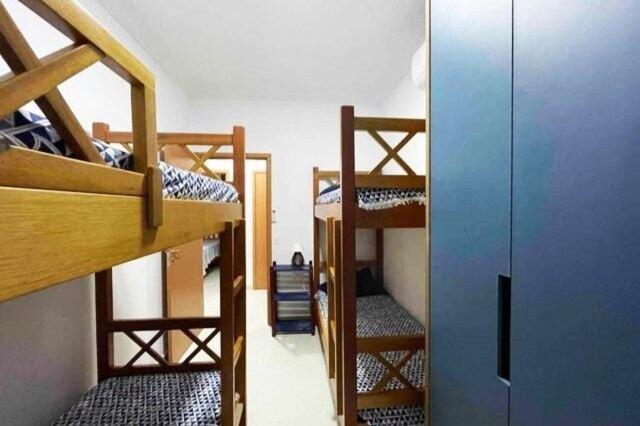 Apartamentos 300m Praia das Toninhas - vista para a serra do mar