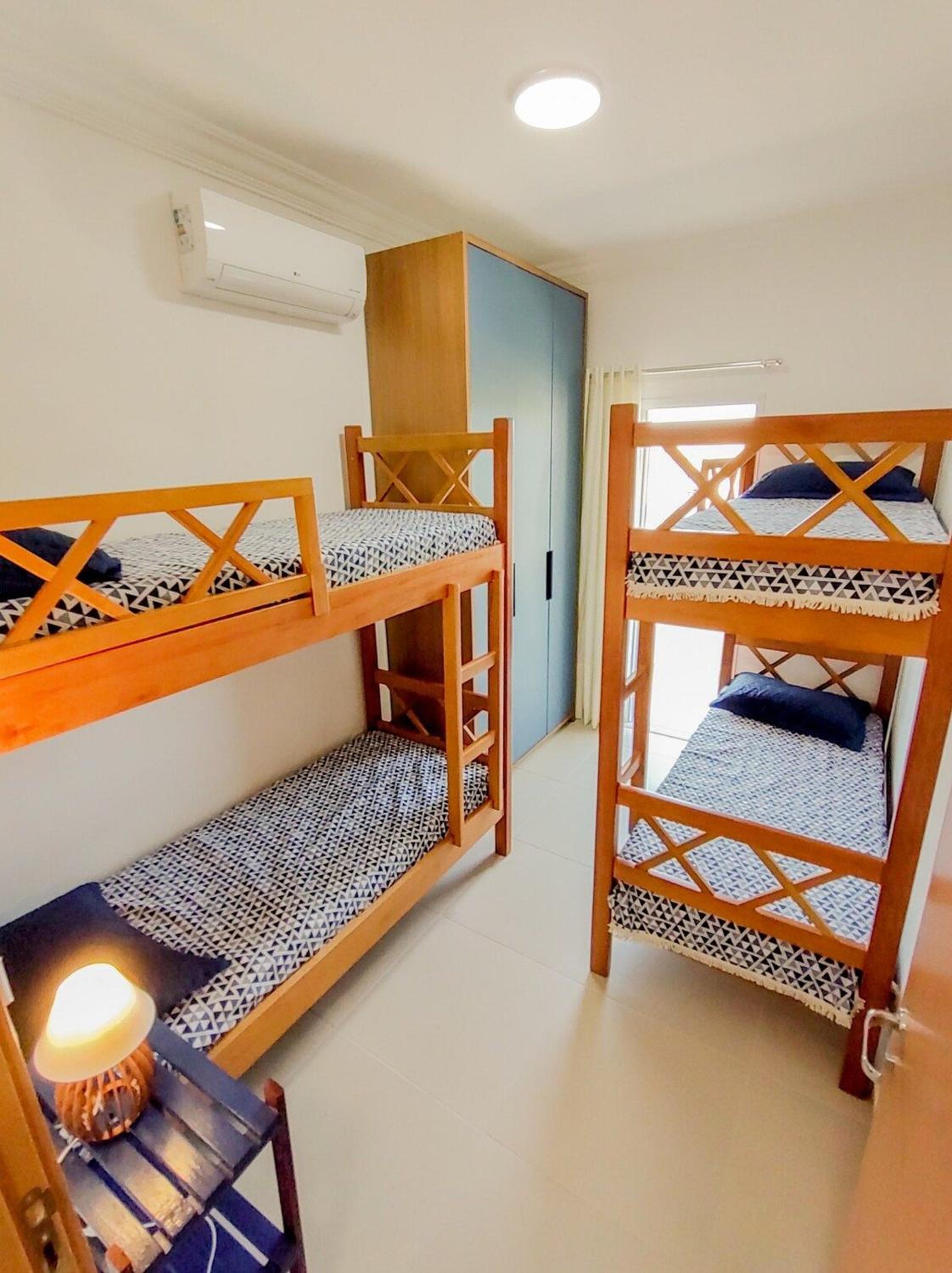 Apartamentos 300m Praia das Toninhas - vista para a serra do mar