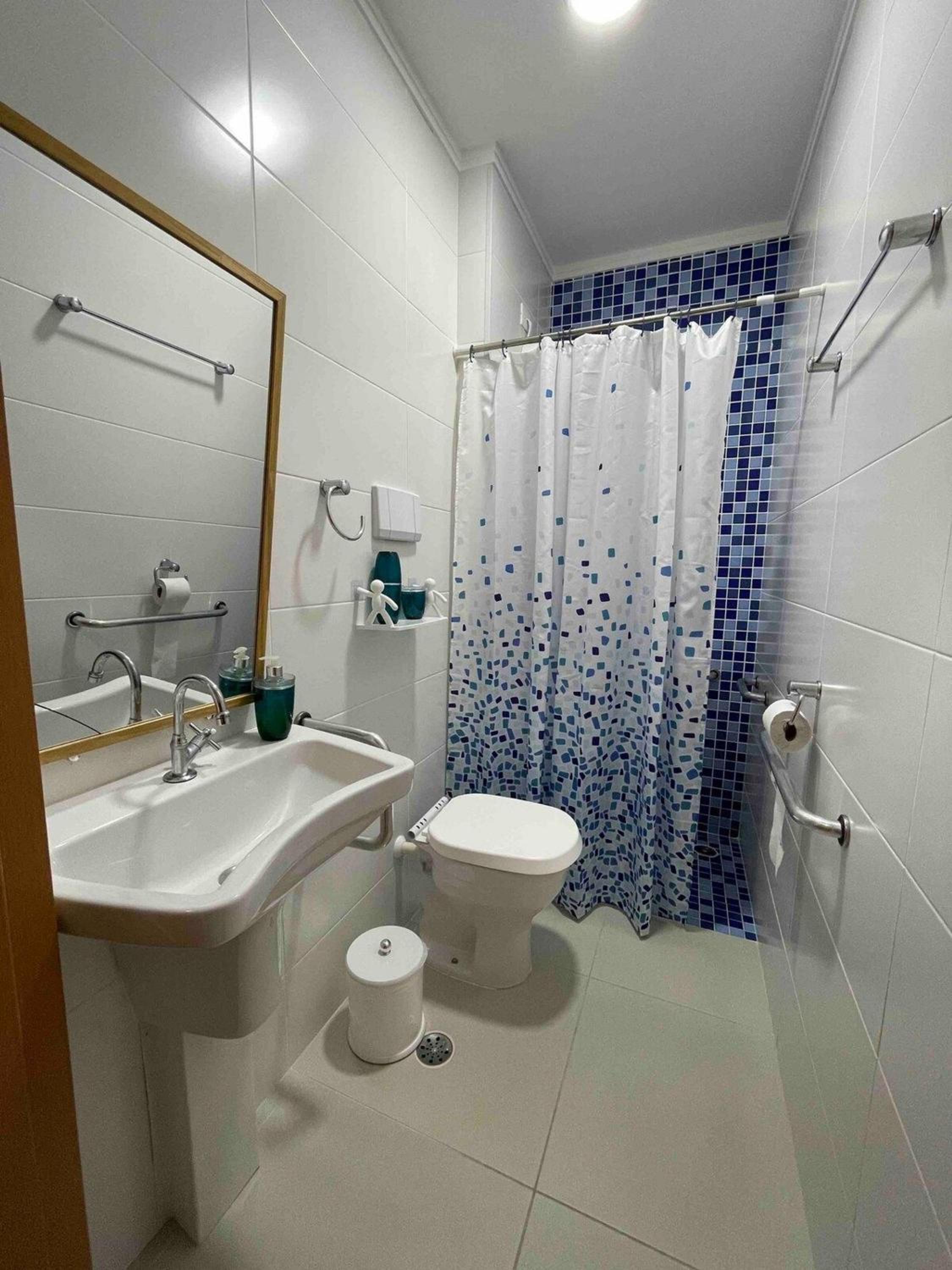 Apartamentos 300m Praia das Toninhas - vista para a serra do mar