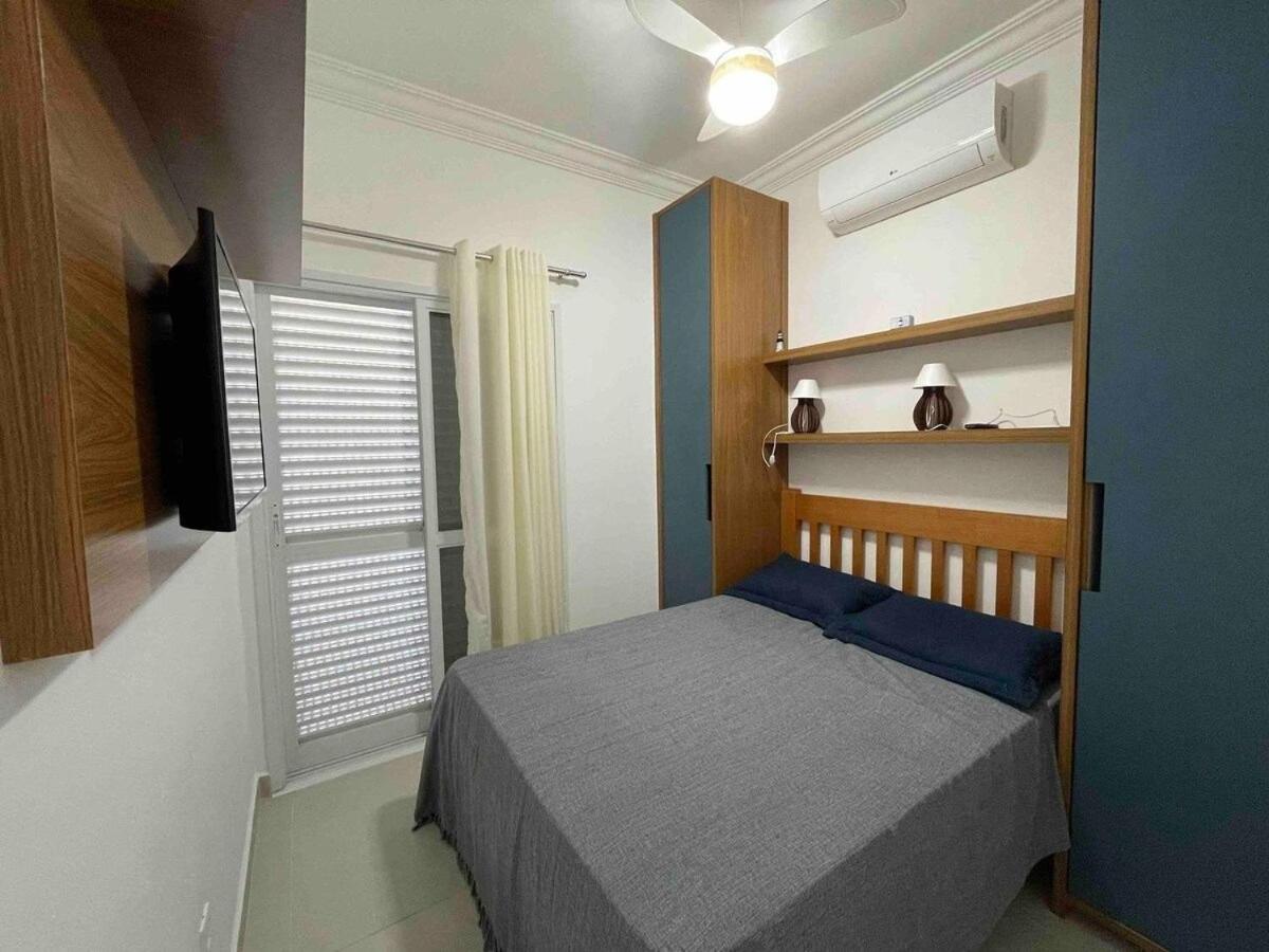 Apartamentos 300m Praia das Toninhas - vista para a serra do mar