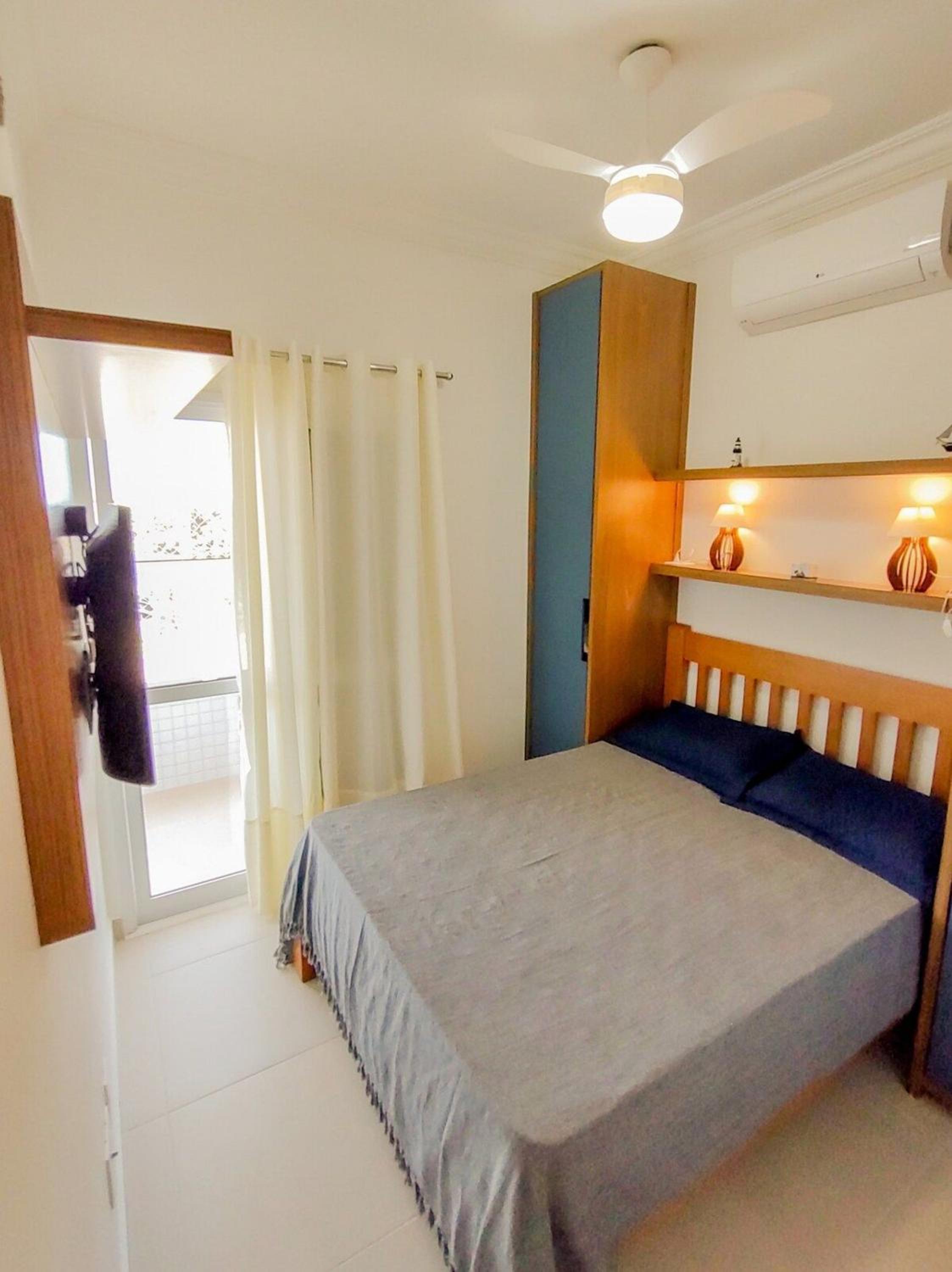 Apartamentos 300m Praia das Toninhas - vista para a serra do mar