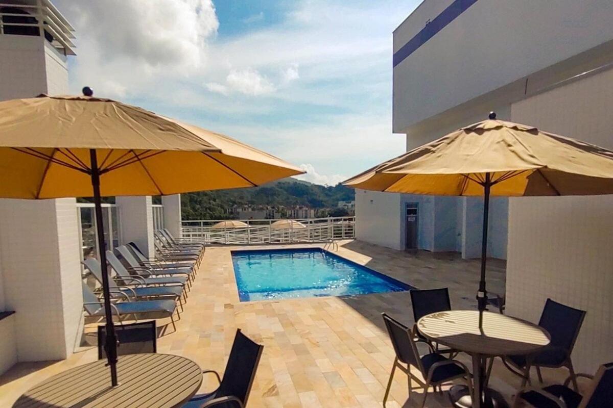 Apartamentos 300m Praia das Toninhas - vista para a serra do mar