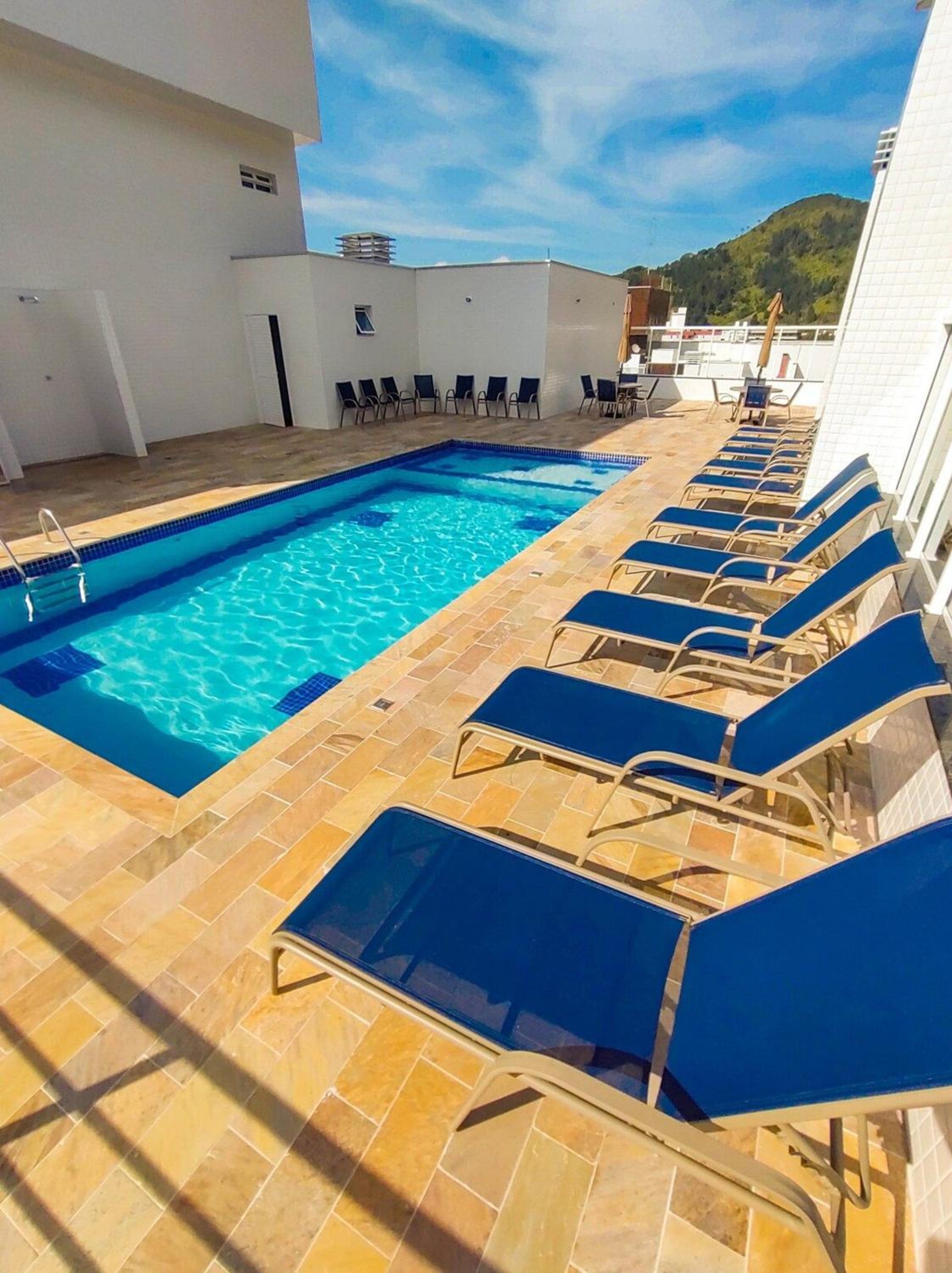 Apartamentos 300m Praia das Toninhas - vista para a serra do mar