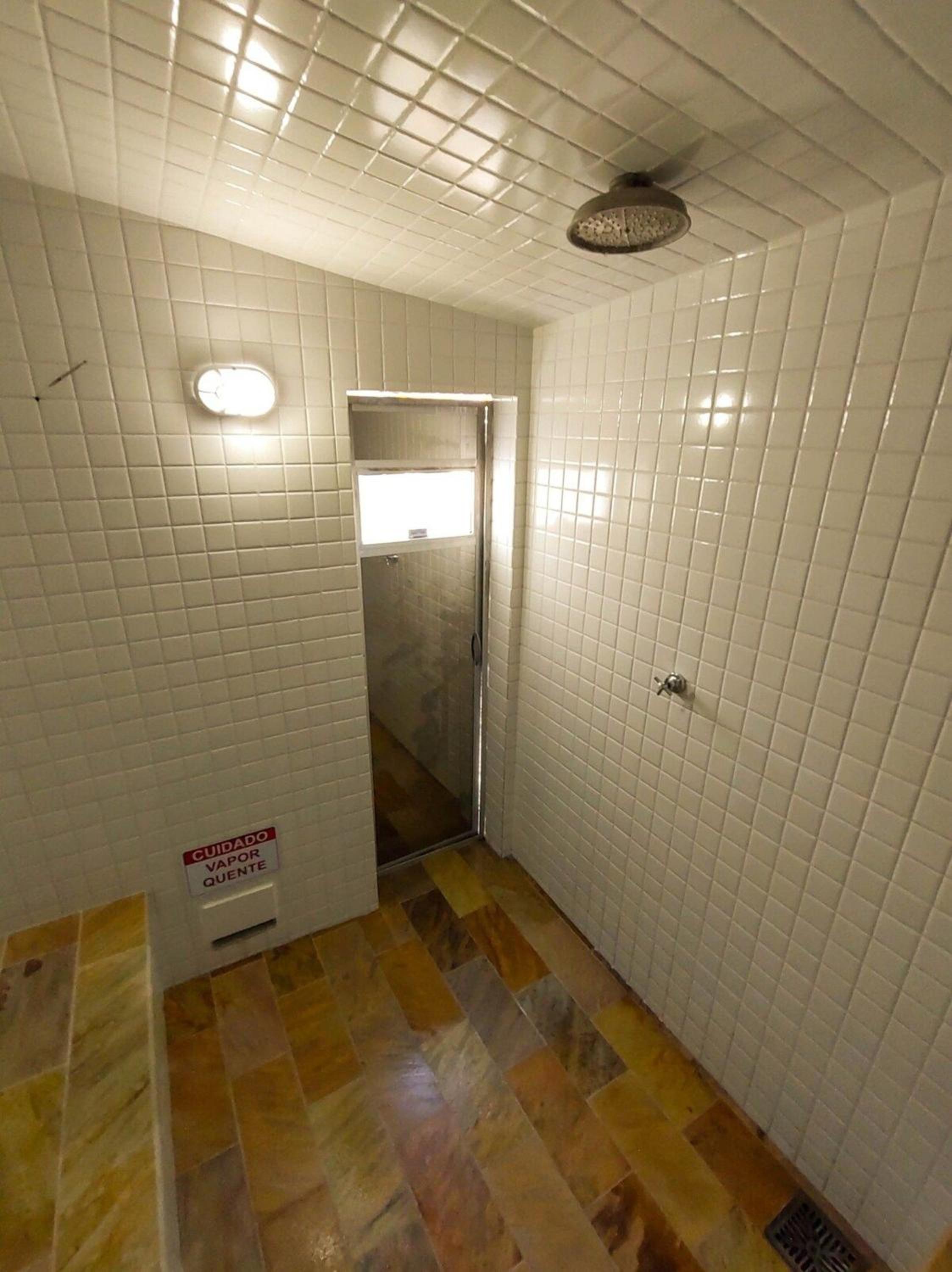 Apartamentos 300m Praia das Toninhas - vista para a serra do mar