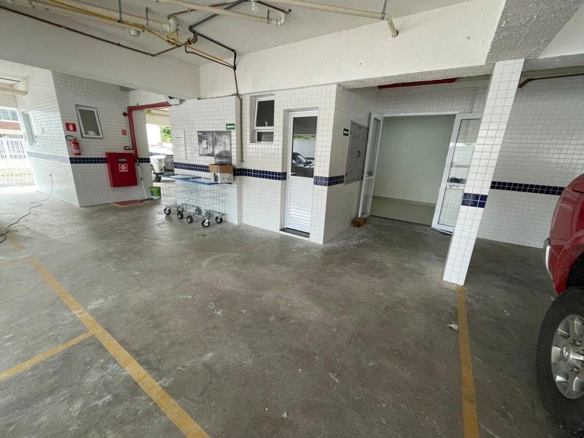 Apartamentos 300m Praia das Toninhas - vista para a serra do mar