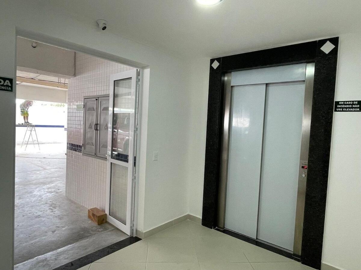 Apartamentos 300m Praia das Toninhas - vista para a serra do mar