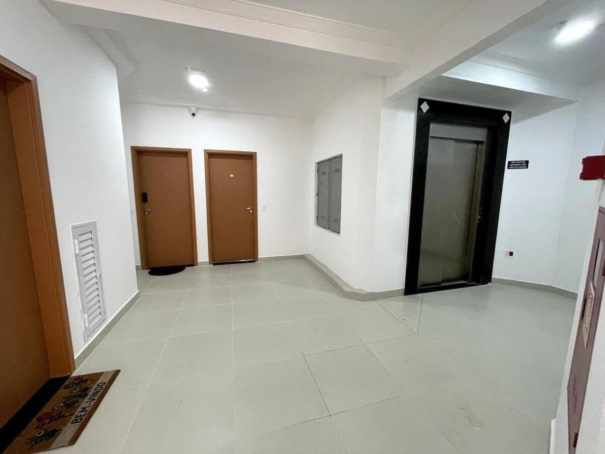 Apartamentos 300m Praia das Toninhas - vista para a serra do mar