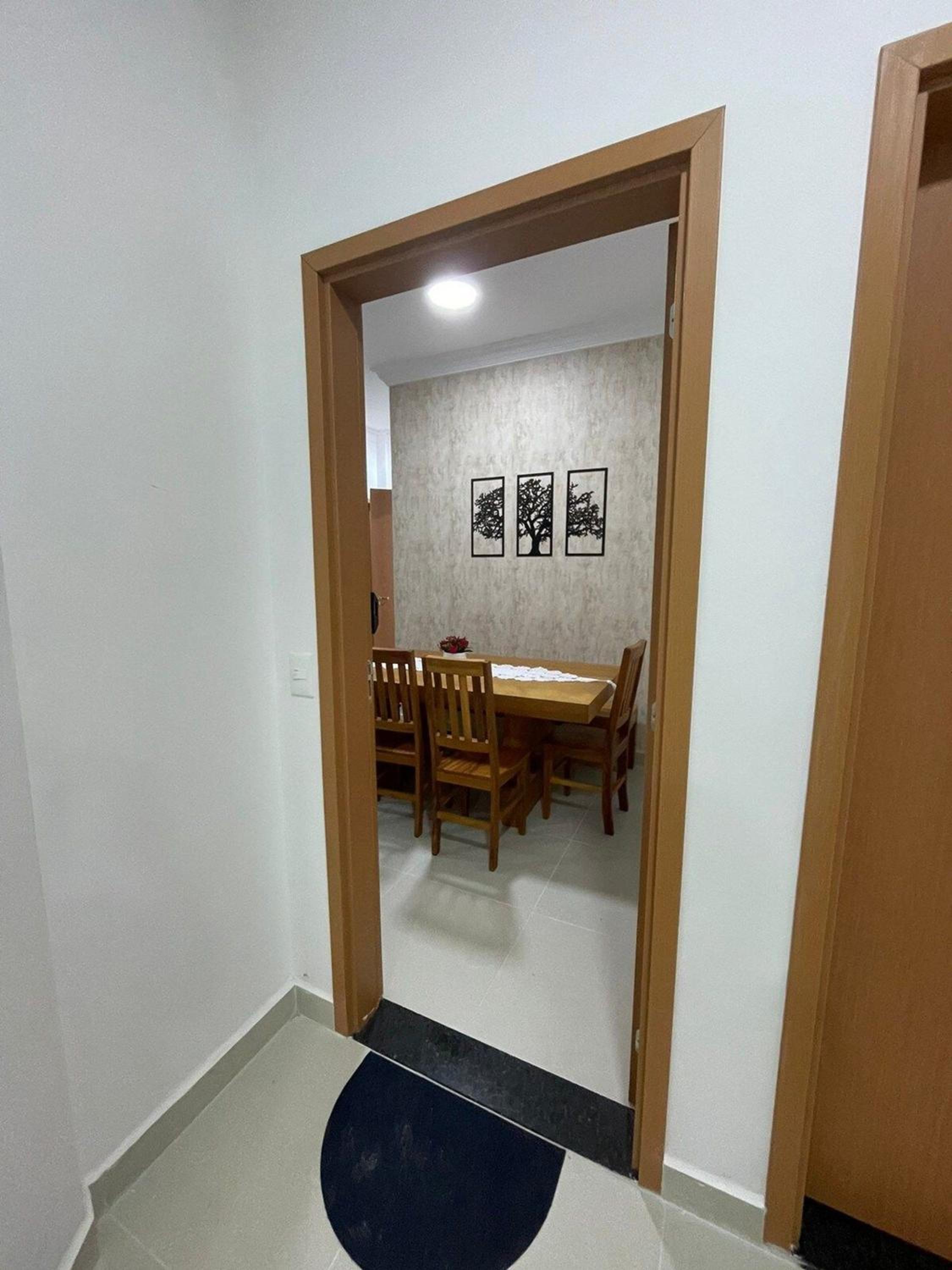 Apartamentos 300m Praia das Toninhas - vista para a serra do mar