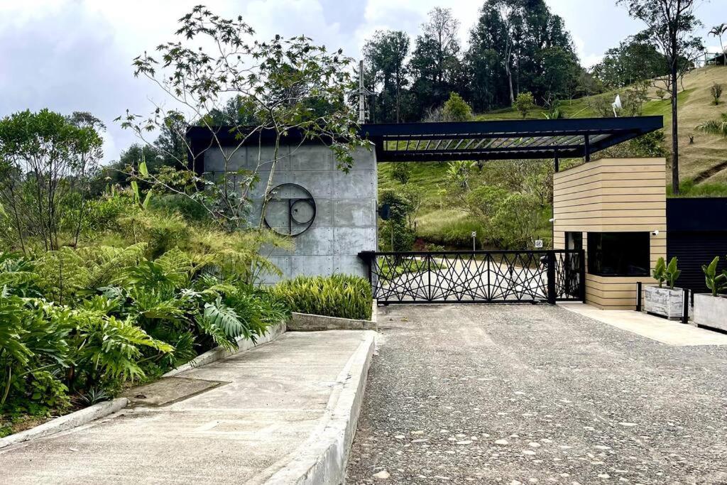 Cabaña Moderna con vista y acceso a la Represa