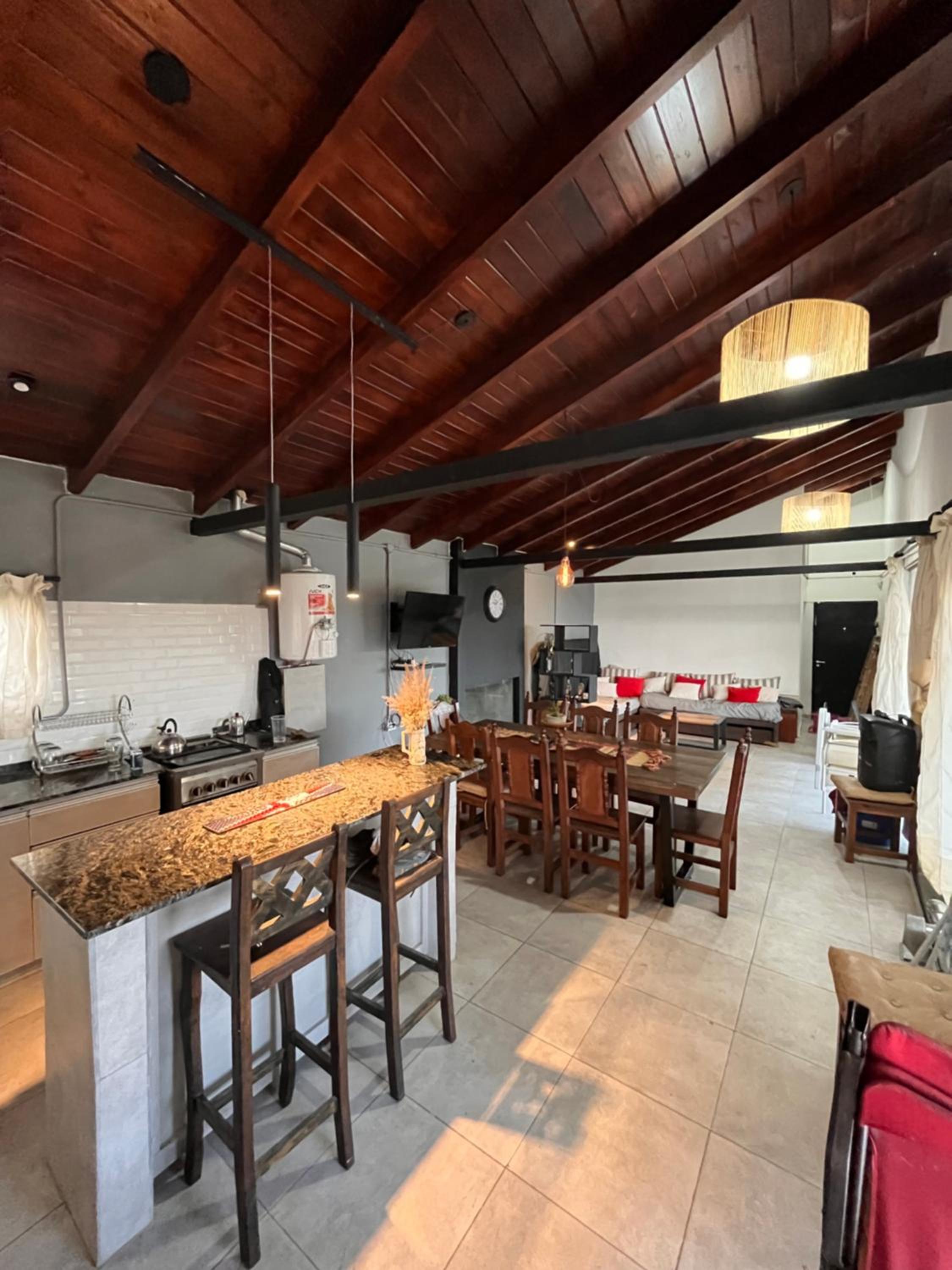 CASA CON PILETA EN ESTANCIA VIEJA