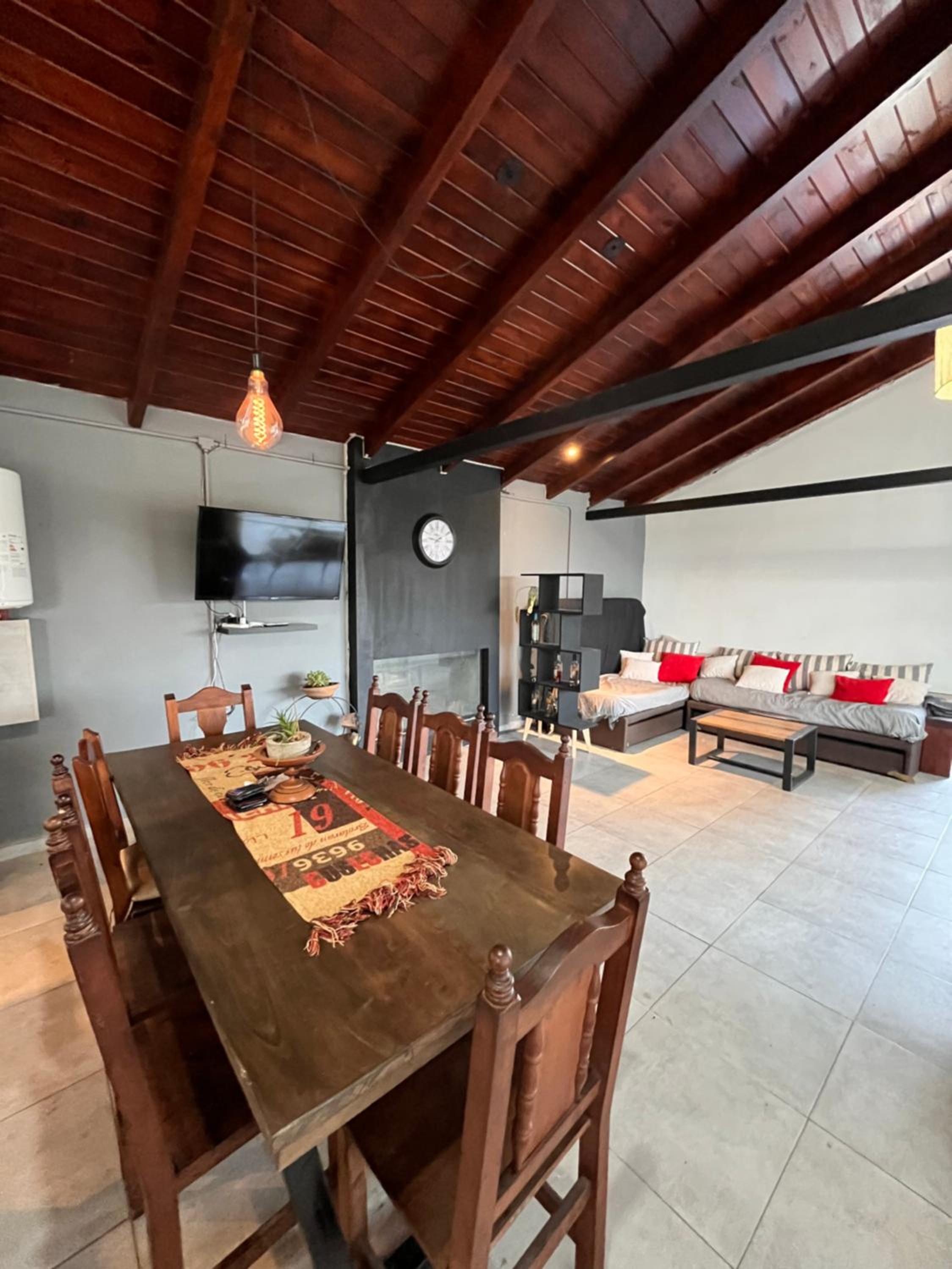 CASA CON PILETA EN ESTANCIA VIEJA