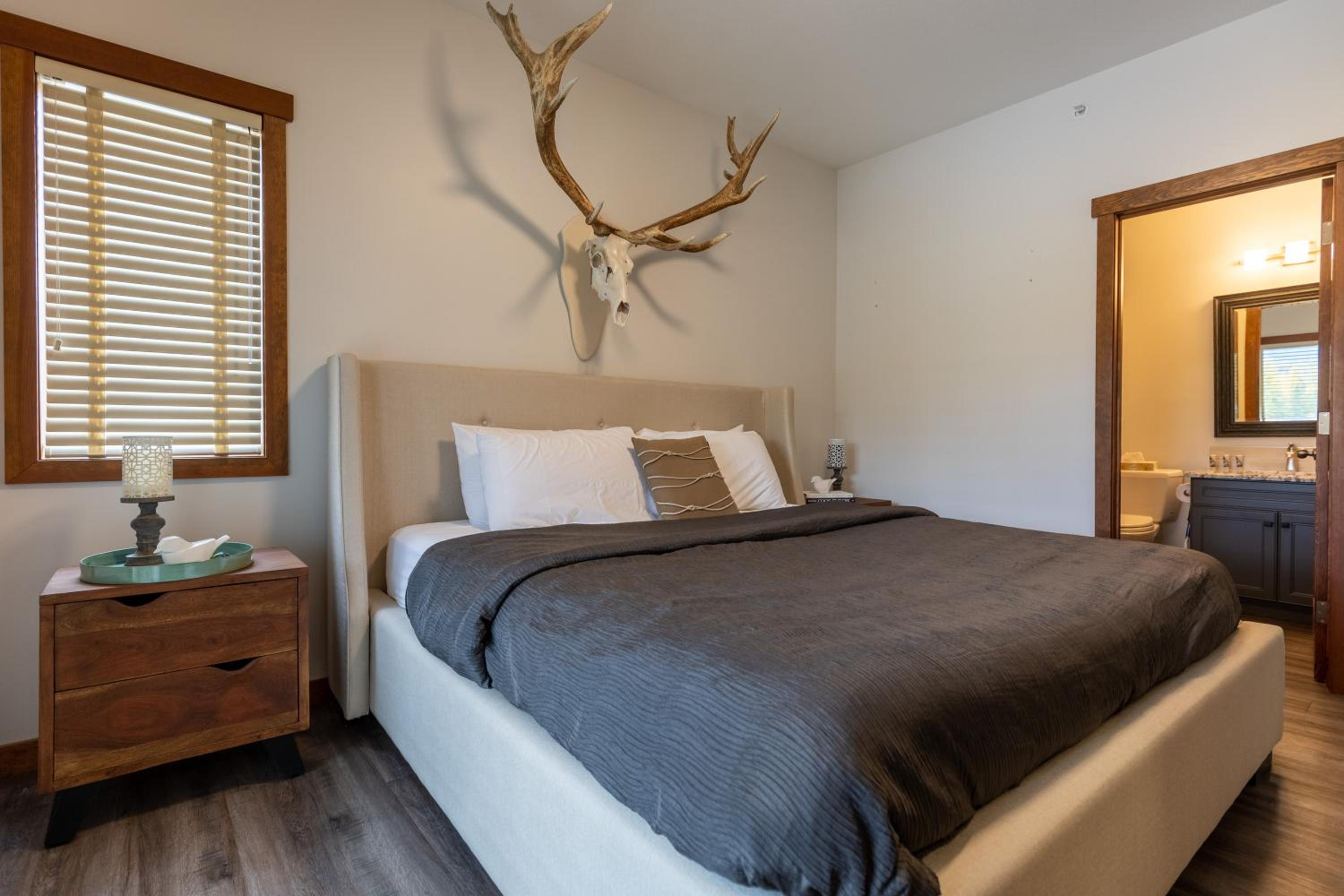 Snow Creek Lodge by Fernie Central Reservations