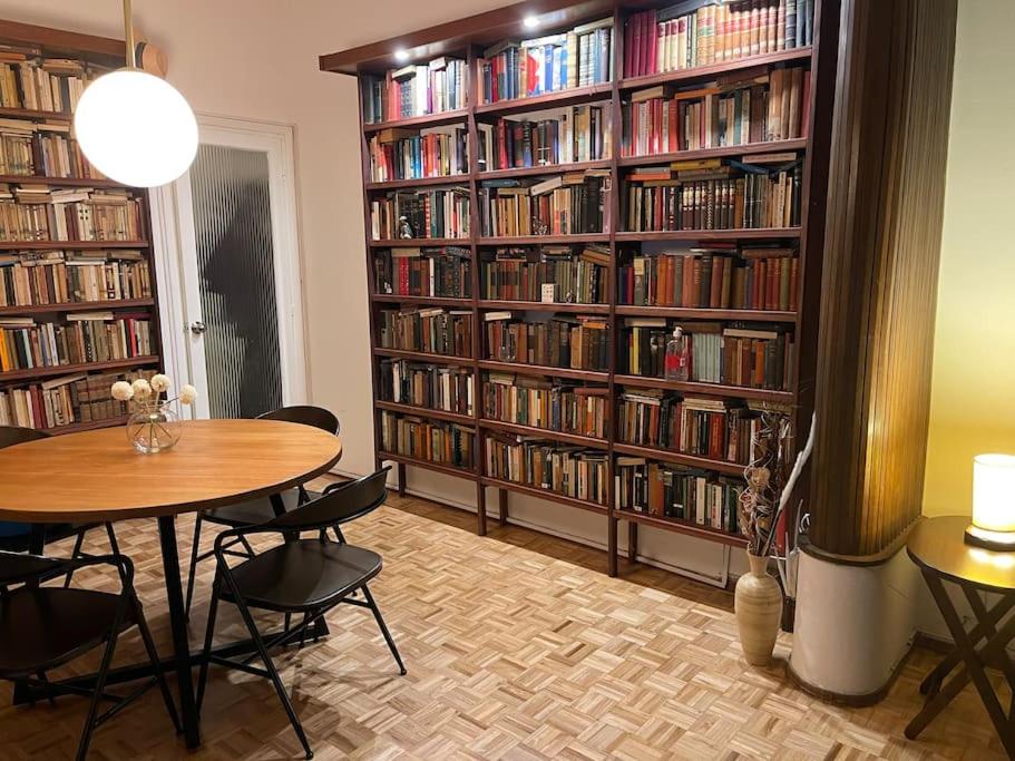Stylish Apartment with Balcony Cozy Stay in excellent Location view 4