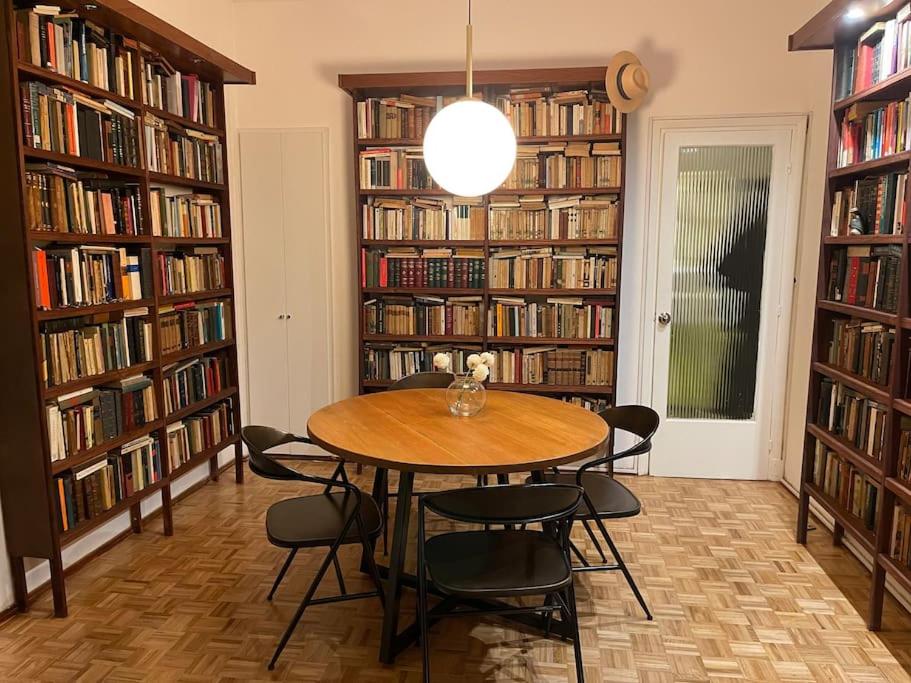 Stylish Apartment with Balcony Cozy Stay in excellent Location view 5