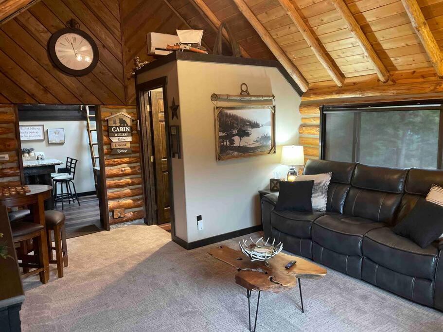 Little Cabin in the Woods. view 5
