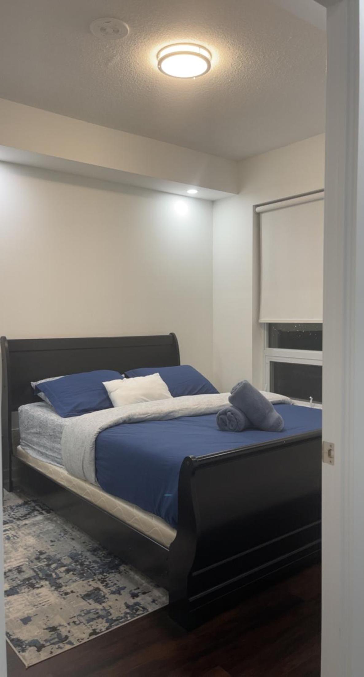 Luxury Condo with city skyline views - Mins to YYZ