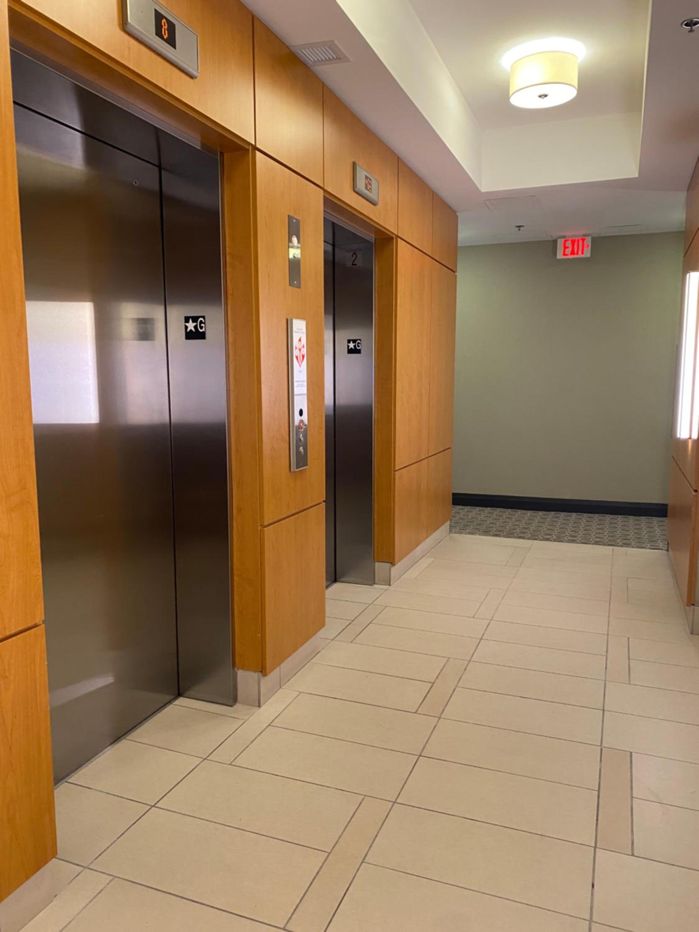 Luxury Condo with city skyline views - Mins to YYZ