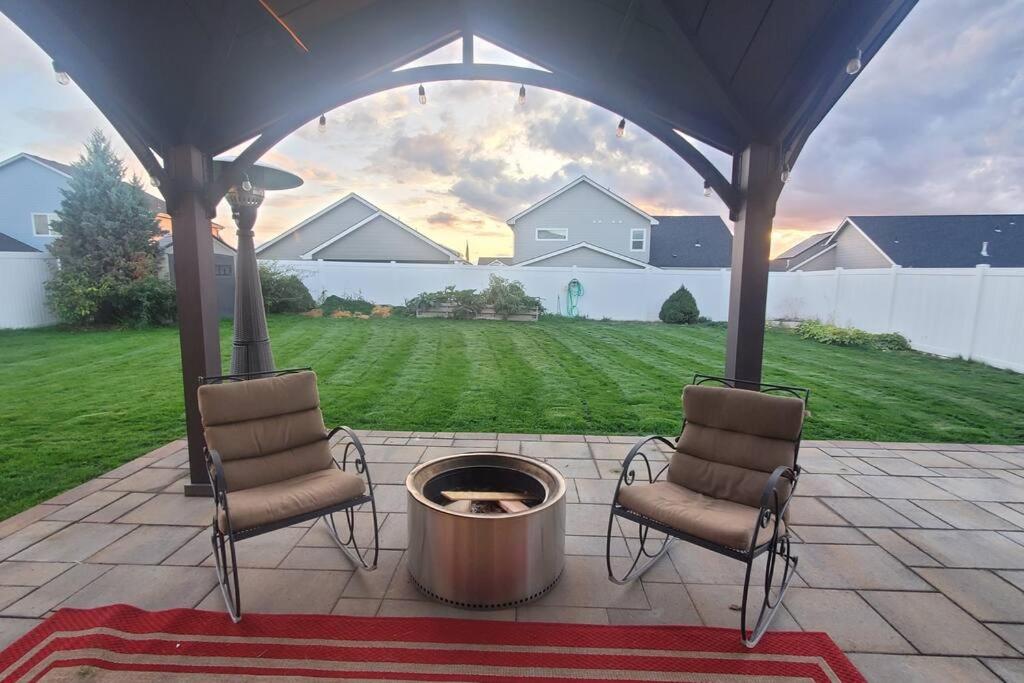 Hotel Family Fun! Gorgeous North Idaho Home w/Tesla Charge : Prairie Inn - Image 1