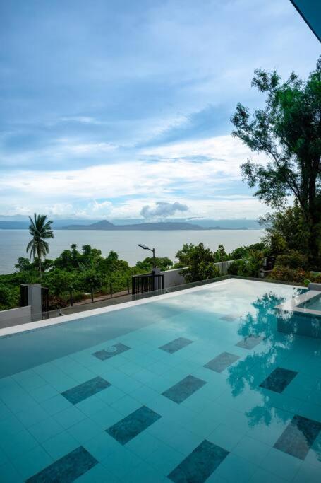 Lakeview Suite
