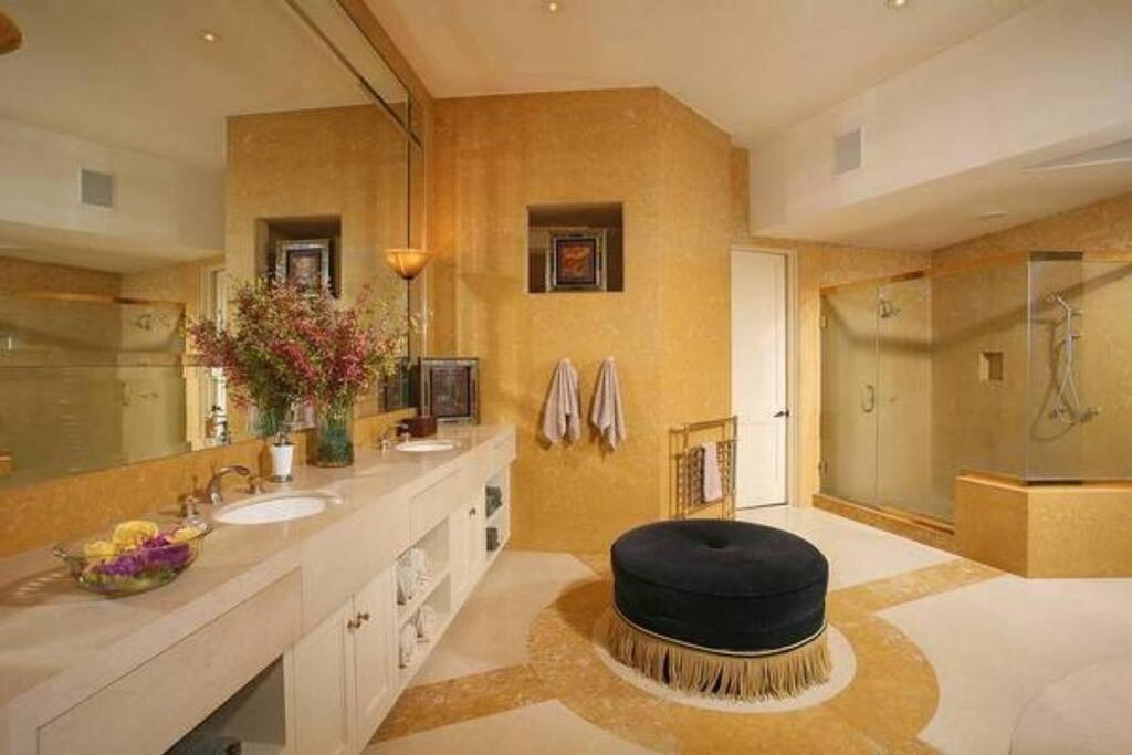 Jetliner 180' City/Ocean Views! Huge sauna/steam!