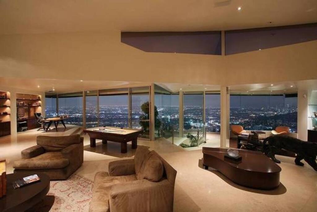 Jetliner 180' City/Ocean Views! Huge sauna/steam!