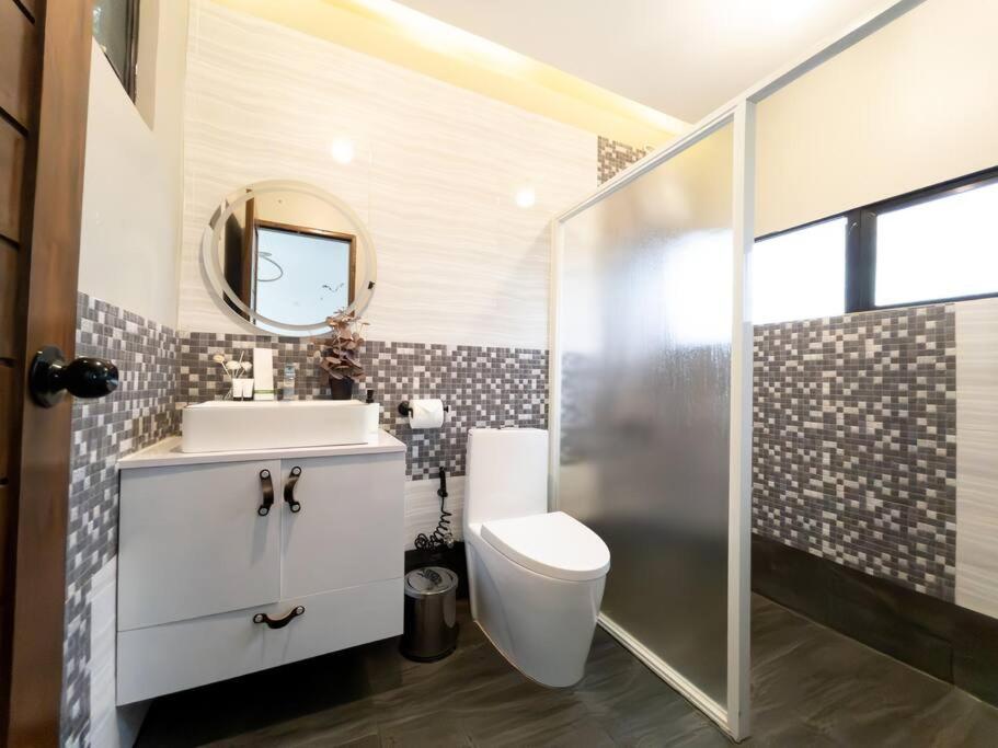 Lakeview Suite