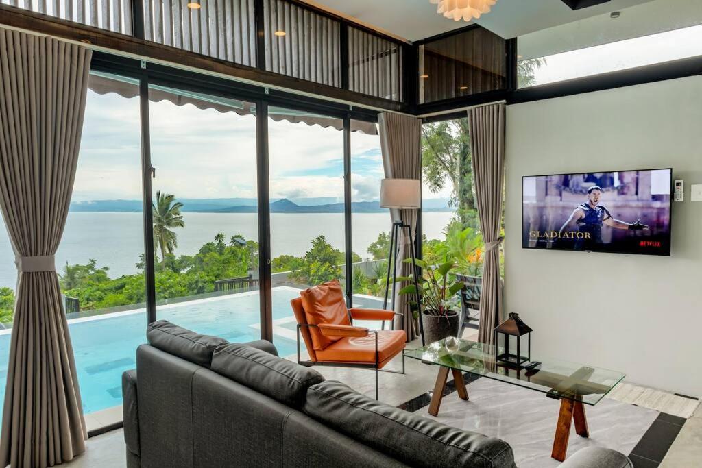 Lakeview Suite