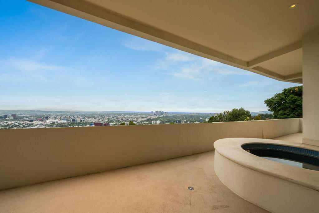 Jetliner 180' City/Ocean Views! Huge sauna/steam!