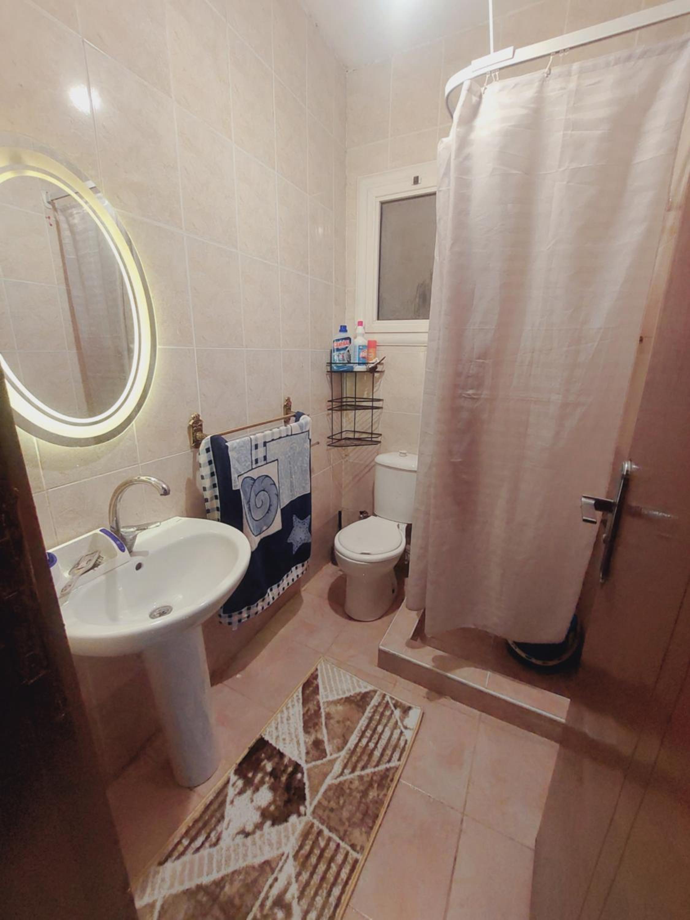 Wunderschöne Wohnung zur Kurzzeit Miete. Perfekte Lage. Nähe Pyramiden
