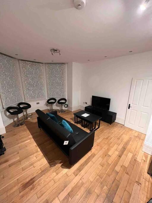 2 bed garden flat West Dulwich FREE STREET PARKING