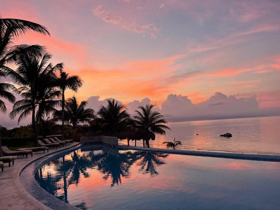 Peninsula Luxury Apartments with ocean front and espectacular views - no pets