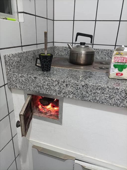 Pé na areia, casa de frente para o mar, 04 quartos, 04 banheiros