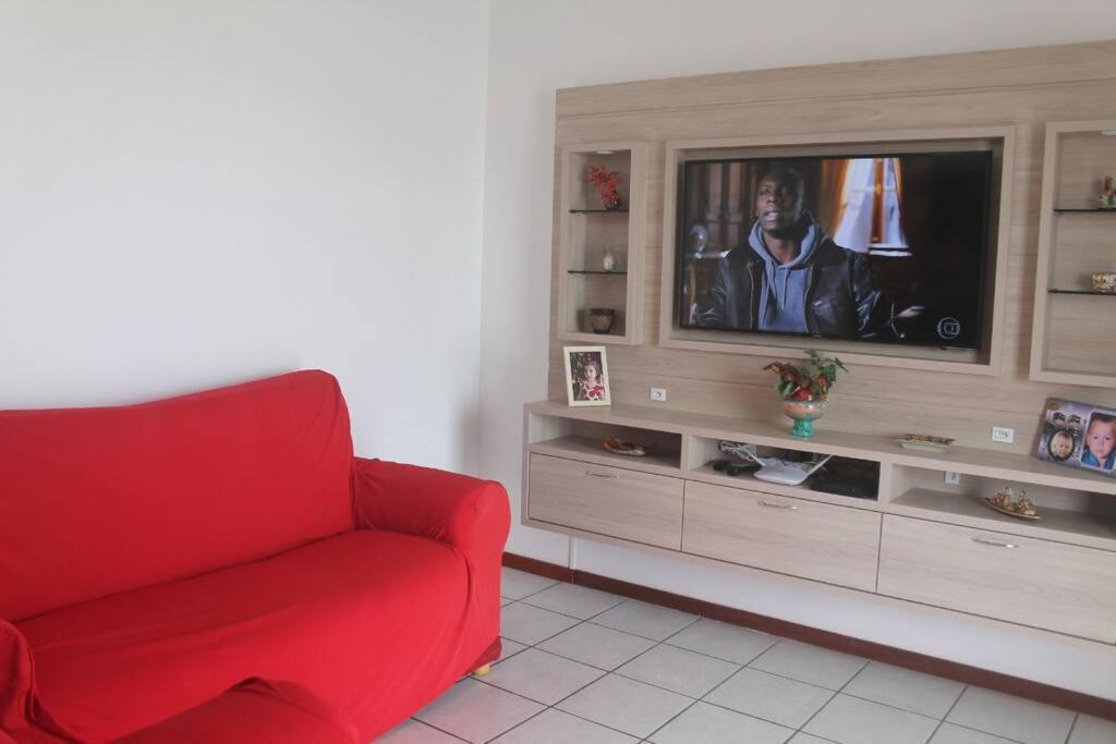 Pé na areia, casa de frente para o mar, 04 quartos, 04 banheiros