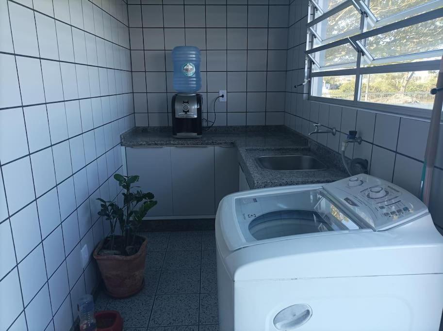 Pé na areia, casa de frente para o mar, 04 quartos, 04 banheiros
