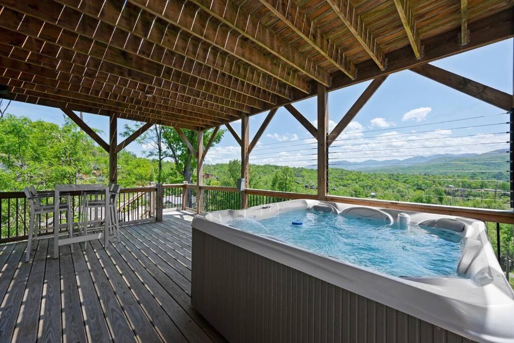 Modern Cabin near Smoky Mountain National Park
